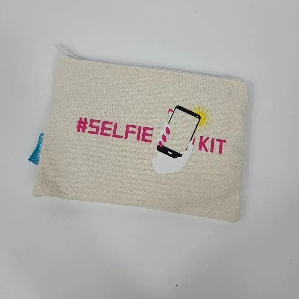 Selfie Kit MakeUp Bag - Picture 4 of 6